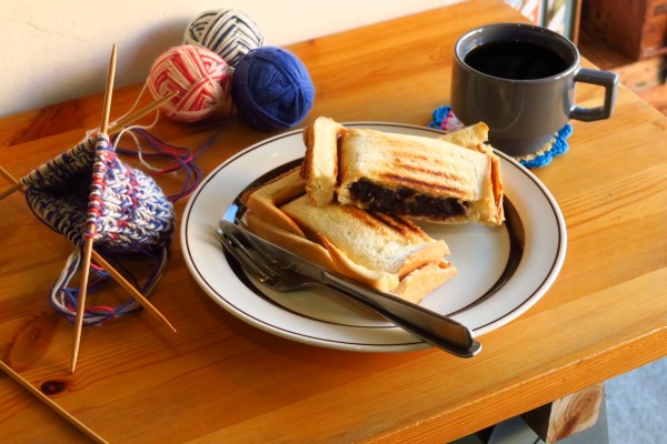 妻炊き餡子のあんバタサンド